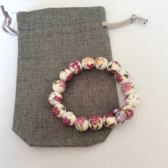 Floral Ceramic Bead stretch bracelet New - Picture 3 of 3